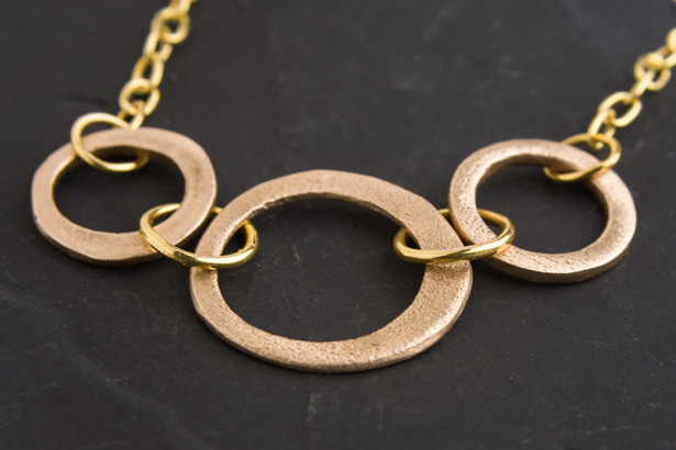 handmade gold necklace - in today's post we talk about how luxury jewelry needs luxury jewelry packaging